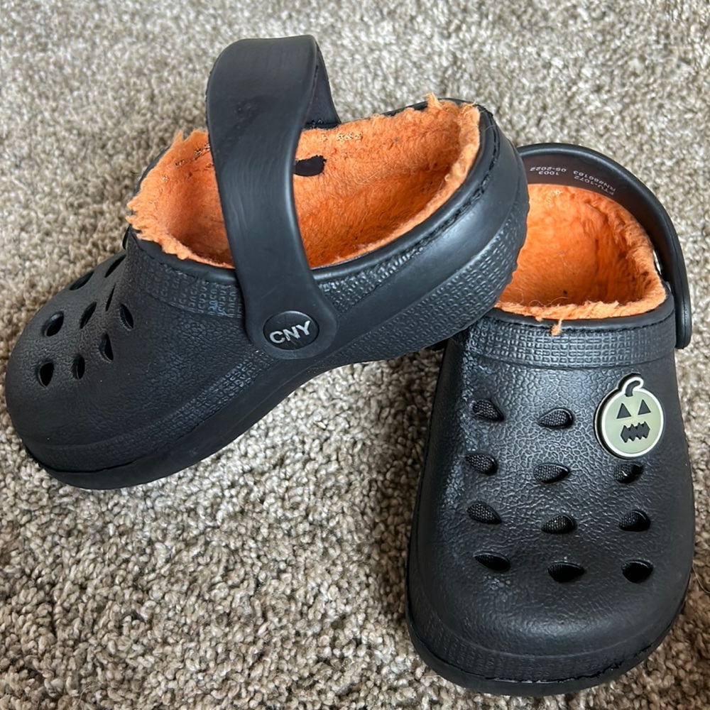Halloween toddler croc-like shoes 6/7 T unisex